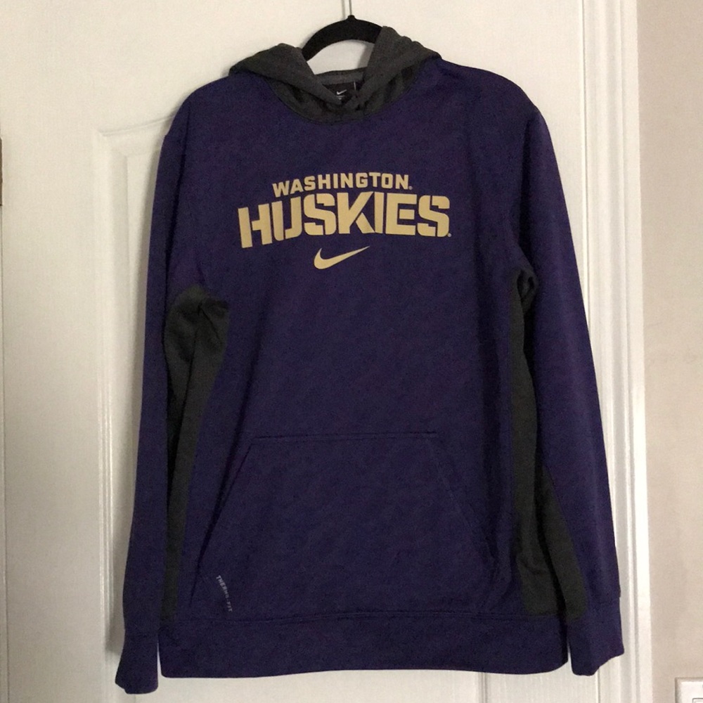 Men’s Washington Huskies sweatshirt.